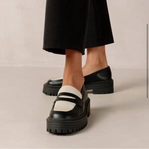 Alohas Mask Bicolor Vegan Leather Platform Loafers Shoes 39 Black White‎ Cream